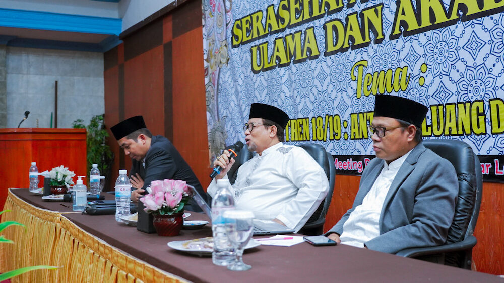 Pimpinan Pondok Sampaikan Presentasi Tentang UU Pesantren di Lampung