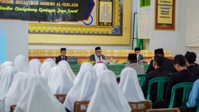 Al-Ikhlash Adakan Pengarahan Pengajar Kursus Sore dan Pembimbing Muhadloroh