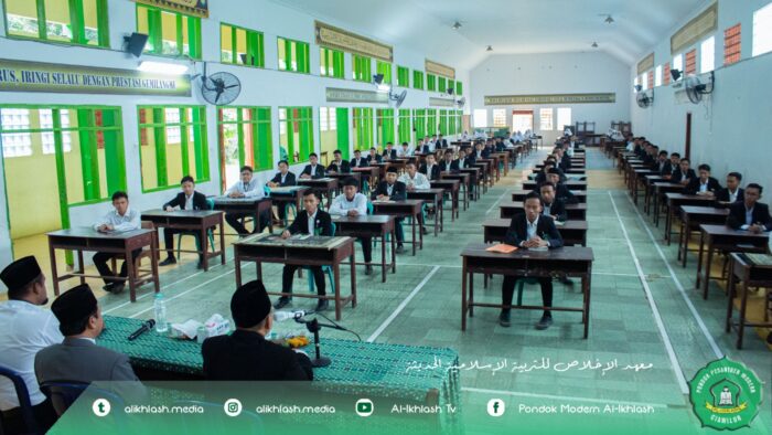 Siswa Kelas 6 TMI Al-Ikhlash Hadapi Gelombang Pertama Ujian Akhir