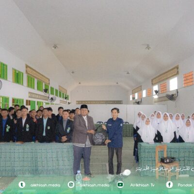 Menyapa Santri! Sosialisasi Pendidikan Bahasa Inggris UII di Pondok Modern Al-Ikhlash