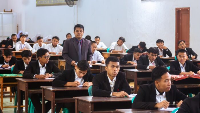 Ujian Tarbiyah Siswa Kelas 6 TMI: Evaluasi Kompetensi Menuju Praktik Mengajar