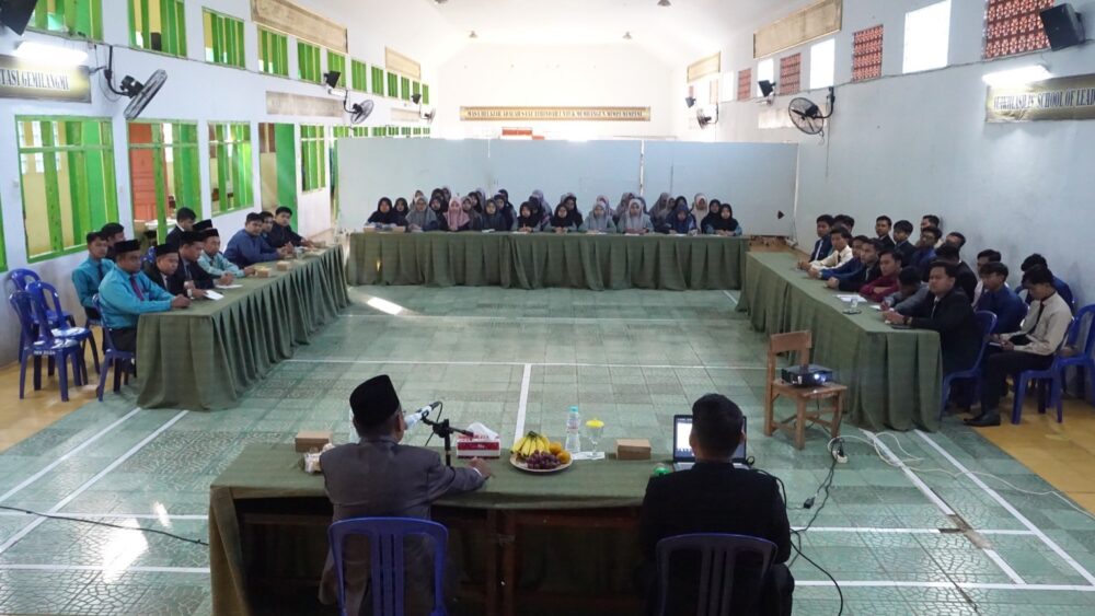 Workshop Di Pondok Modern Al-Ikhlash : Penguatan Peran Guru Dan Peningkatan Semangat Mengajar