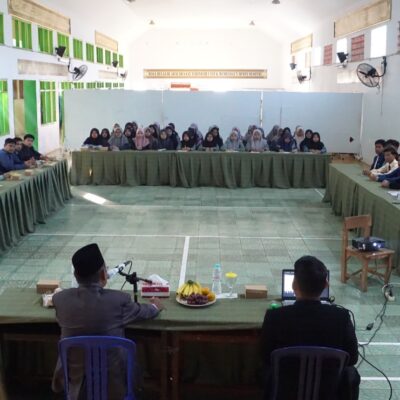 Workshop Di Pondok Modern Al-Ikhlash : Penguatan Peran Guru Dan Peningkatan Semangat Mengajar