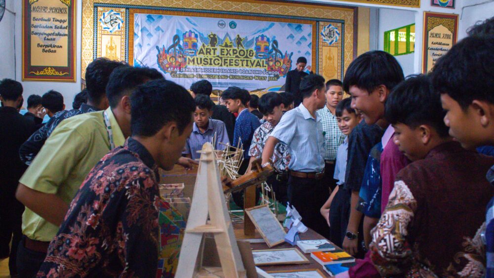 Expo Kesenian Al-Ikhlash: Panggung Ekspresi, Ajang Prestasi Para Santri