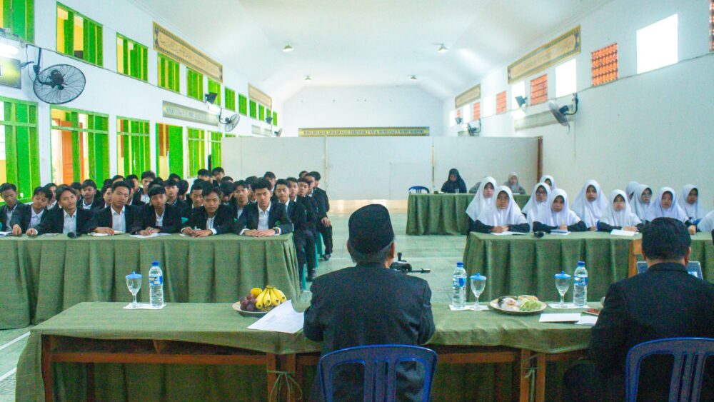 Latihan Dasar Kepemimpinan: Menanamkan Jiwa Kepemimpinan Dan Tanggung Jawab