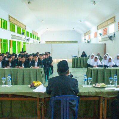 Latihan Dasar Kepemimpinan: Menanamkan Jiwa Kepemimpinan Dan Tanggung Jawab