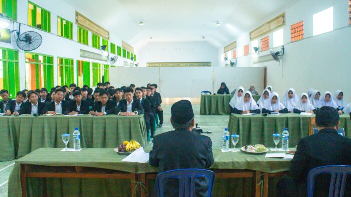 Latihan Dasar Kepemimpinan: Menanamkan Jiwa Kepemimpinan Dan Tanggung Jawab