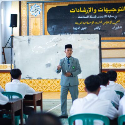 Amaliyah Tadris Perdana: Langkah Awal Mengajar Siswa dan Siswi Akhir TMI Pondok Modern Al-Ikhlash