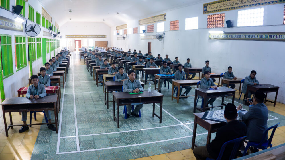 Perjuangan Santri Kelas Enam TMI Al-Ikhlash