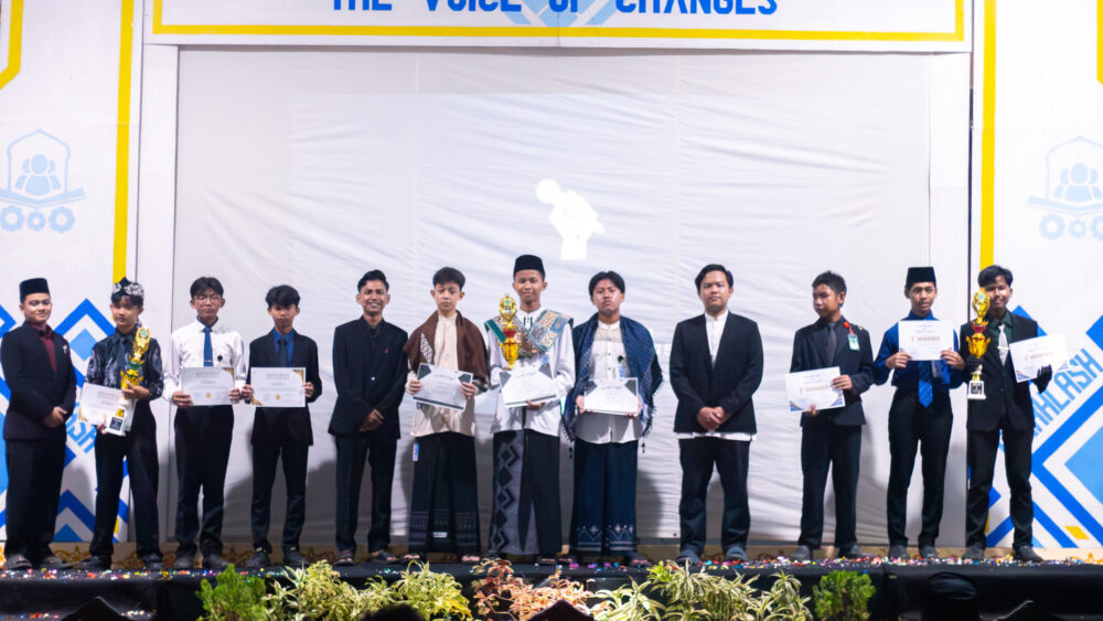 Tingkatkan Kompetensi! Lomba Pidato Tiga Bahasa Jadi Ajang Pengembangan Public Speaking Santri