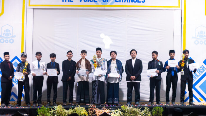 Tingkatkan Kompetensi! Lomba Pidato Tiga Bahasa Jadi Ajang Pengembangan Public Speaking Santri
